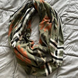 BP scarf. Jojo Fletcher had the same one on the bachelor